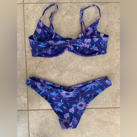 PINKCOLADA TROPEZ BIKINI TOP AND MALDIVES BIKINI BOTTOMS IN VIOLET WILD BLOOM - Picture 2 of 10